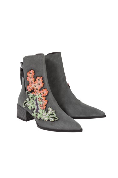 Dorothee Schumacher - Embroidered Attitude Chelsa Boot  5 CM