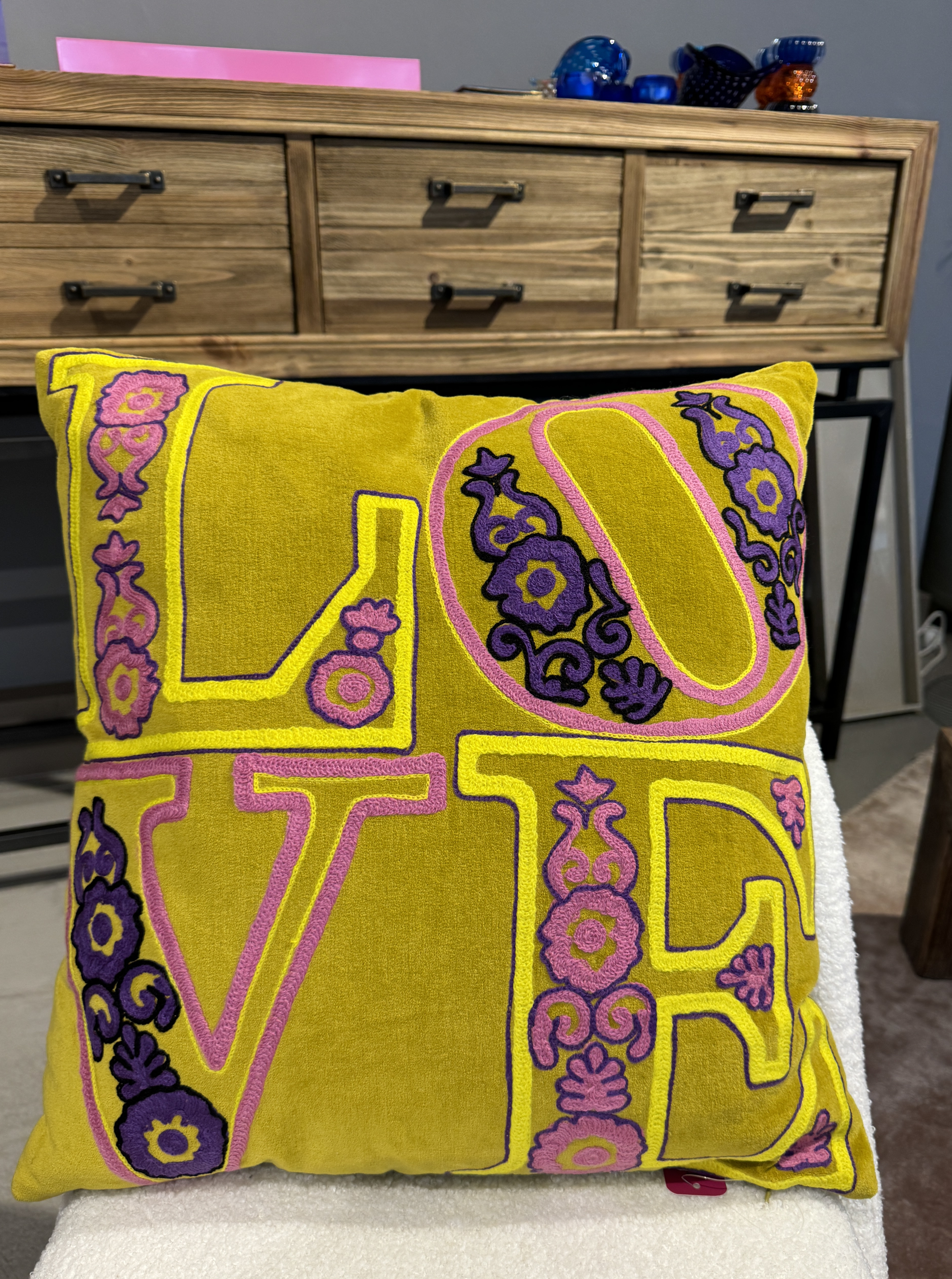 Samtkissen Quadratisch LOVE senfgelb